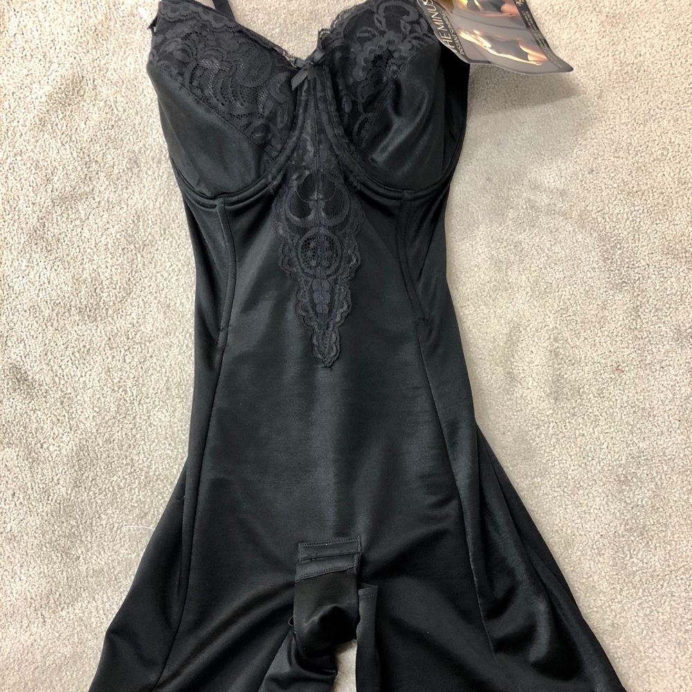 Beautiful undergarment. Brand new.
